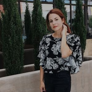 Who What Wear Floral Top Size Large